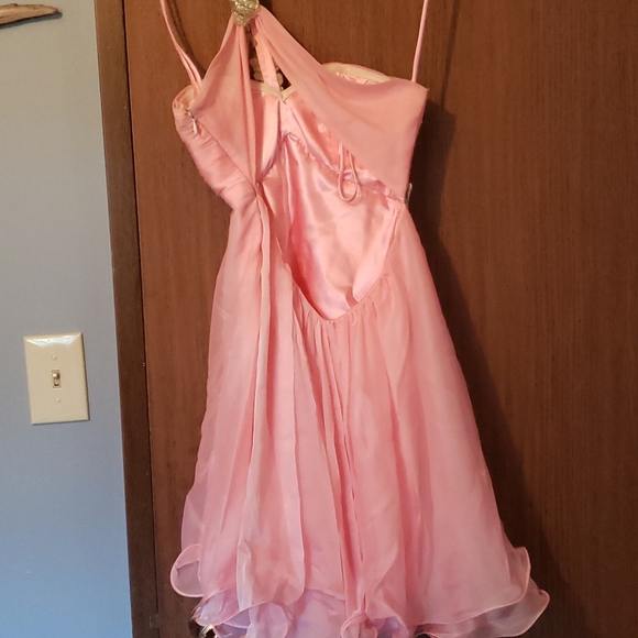 Flowy over the shoulder dress - Picture 2 of 4